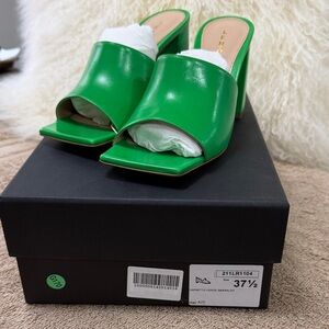 L'INTERVALLE Vibrant Green Mules